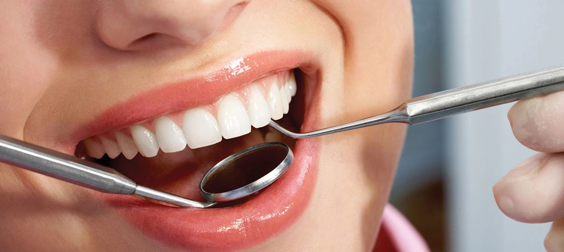 The smile makeover treatment by experienced dentists near Anandvalli, Nashik, includes veneers, crowns & more.